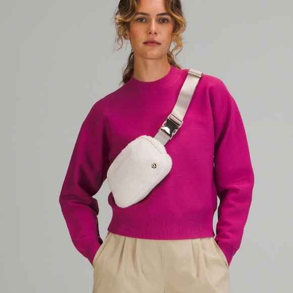 NWT Lululemon Everywhere fleece belt bag - Picture 2 of 6